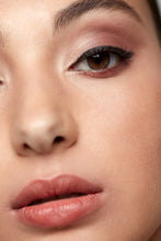 Load image into Gallery viewer, Laritzy Artistry Palette in Allure